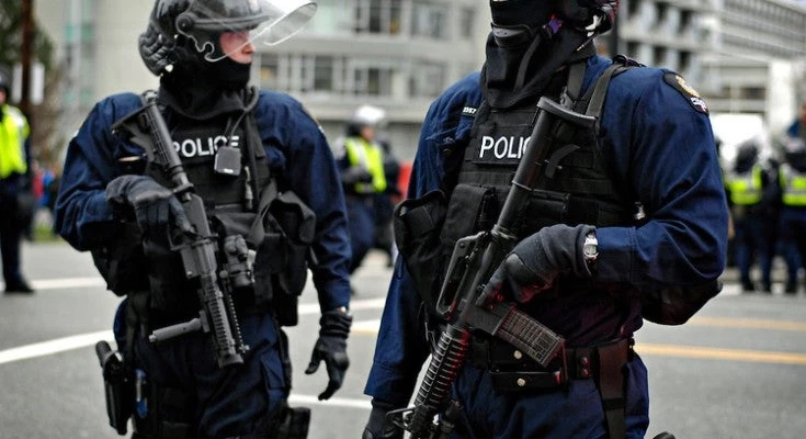 Έκρηξη με δεκάδες τραυματίες στο Λονδίνο (βίντεο)